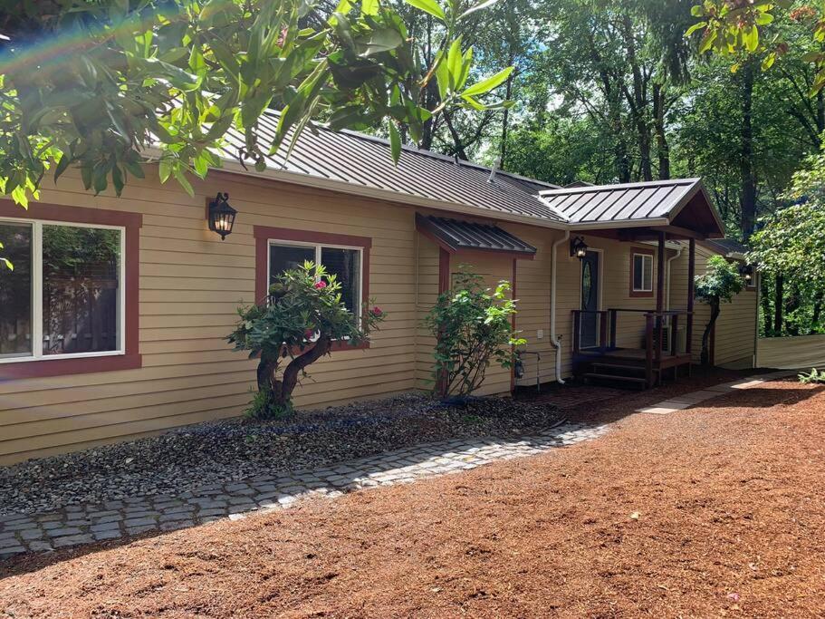 Serene Oasis Getaway With Sauna And A Swim Spa. Πόρτλαντ Εξωτερικό φωτογραφία
